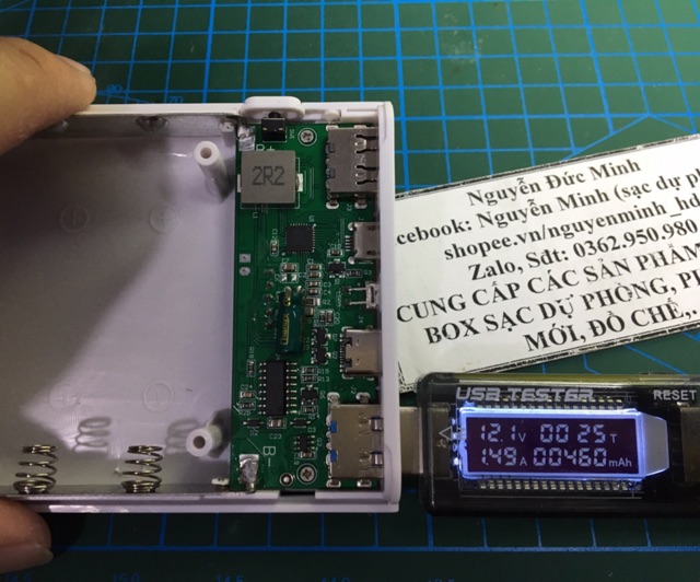 box sạc dự phòng hỗ trợ sạc nhanh loại lắp được 4 pin 18650 (BOX KHÔNG PIN)