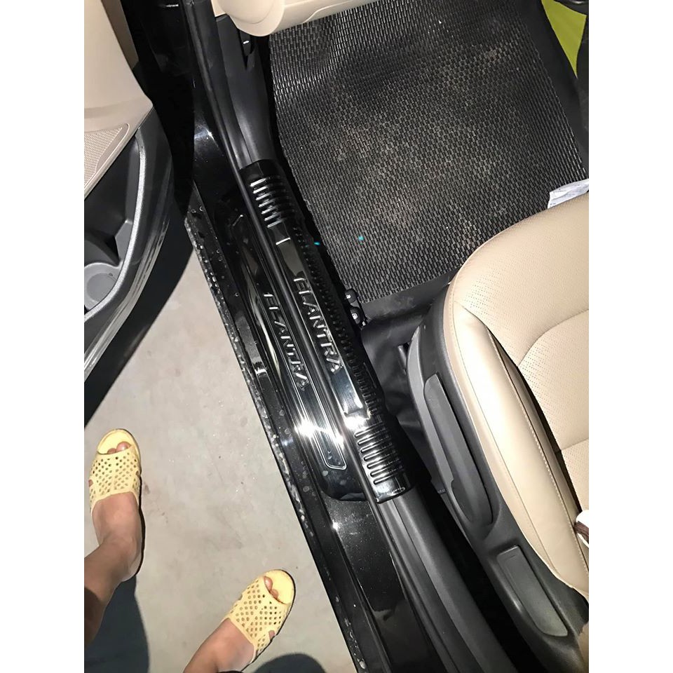 Ốp Bậc Cửa, nẹp bước chân Trong, Ngoài Xe Huyndai Elantra 2016 - 2021, chất liệu Titan