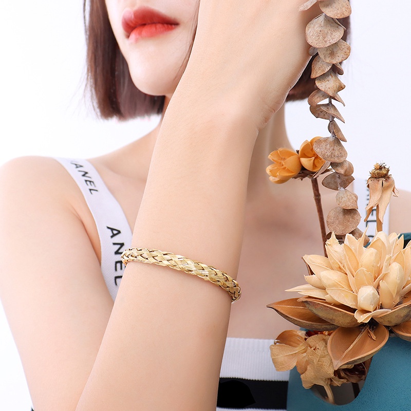 Vòng Tay Dạng Hở Bằng Thép Titan Mạ Vàng 18K Phong Cách Bắc Âu