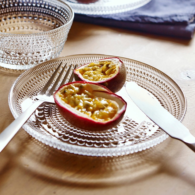 Đĩa thủy tinh Kastehelmi Iittala Màu trong