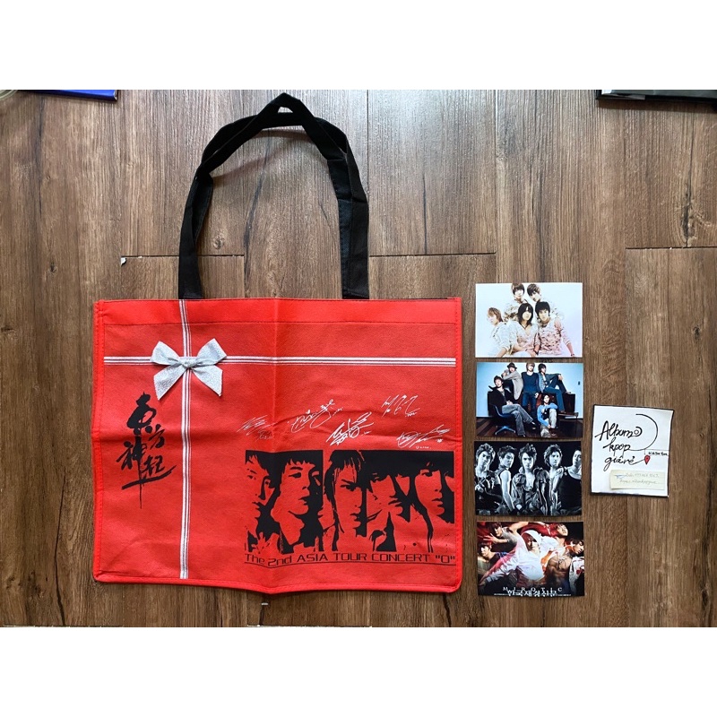 Tvxq Dbsk Goods túi vải lớn cùng 4 postcard như hình bên.