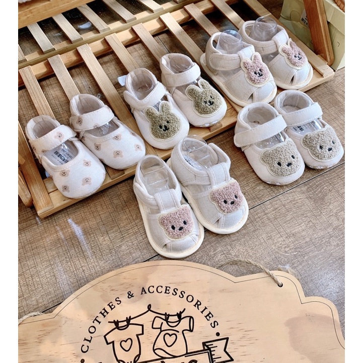 Giày tập đi gấu in