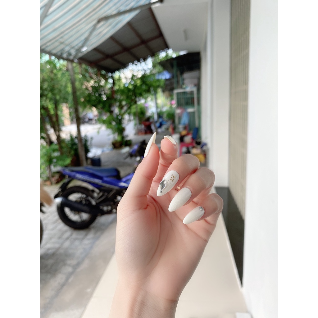 Nail box tông trắng sang chảnh