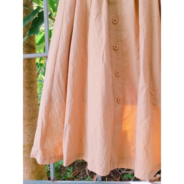 CHÂN VÁY XÔ NHẬT MÀU BE NÚT