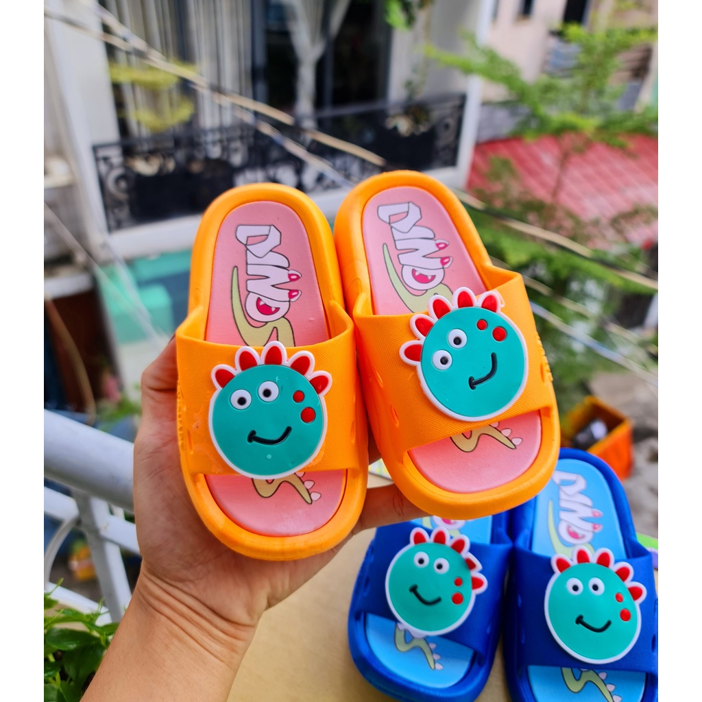 Dép bánh mì cho bé trai bé gái hình cá sấu hoạt hình chấm đỏ chất cao su mềm