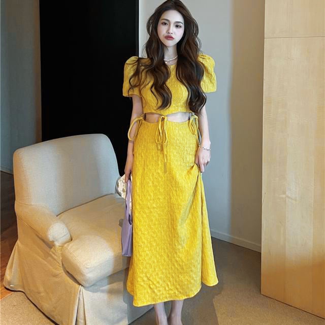 Set hai món Áo tay ngắn và Chân váy mỏng lưng cao màu trơn phong cách hè 2022 cho nữ