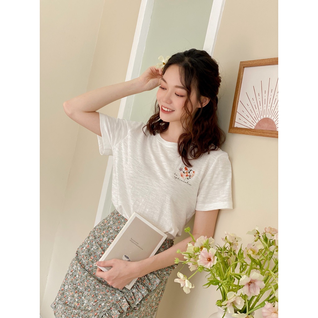 Áo thun trắng nữ MADELEN thêu flower | BigBuy360 - bigbuy360.vn