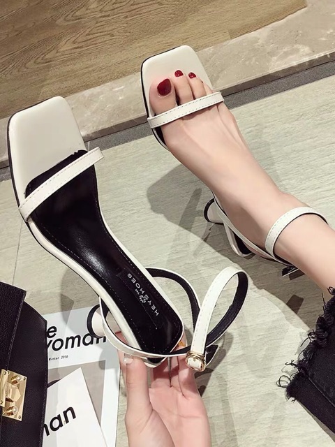 Dép quai mảnh gót trụ