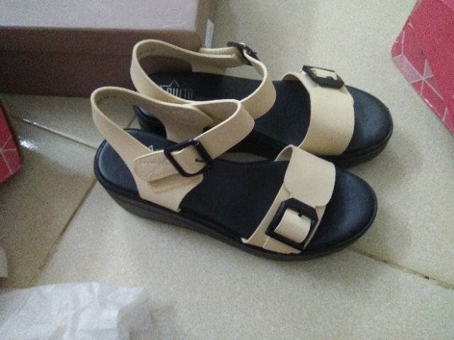 Sandal Dusto sale off