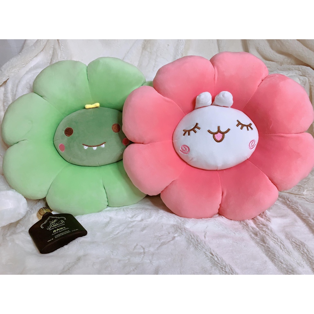 Nệm ngồi nâng chiều cao, gối tựa lưng vải miniso hình hoa