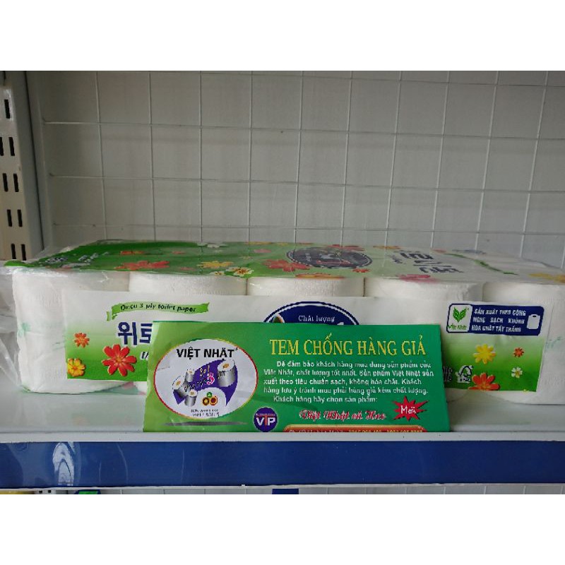 Giấy vệ sinh Việt Nhật chính hãng xuất Hàn có in vân cá heo và chữ Việt Nhật của công ty trên cuộn giấy.03