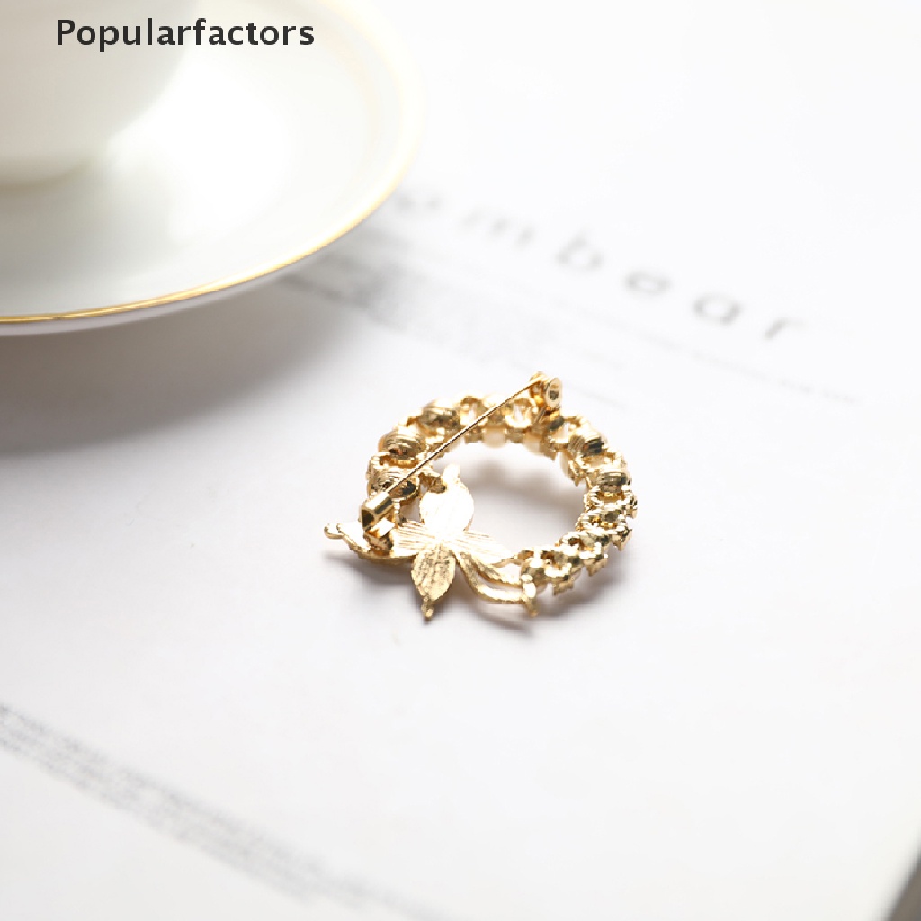 Ghim cài áo hình bướm và ngọc trai thanh lịch