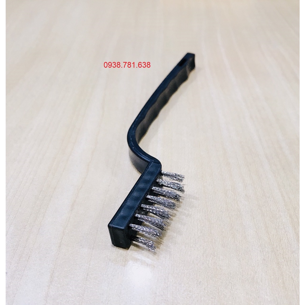 Bàn Chải Cán Nhựa Cong Nhỏ Inox