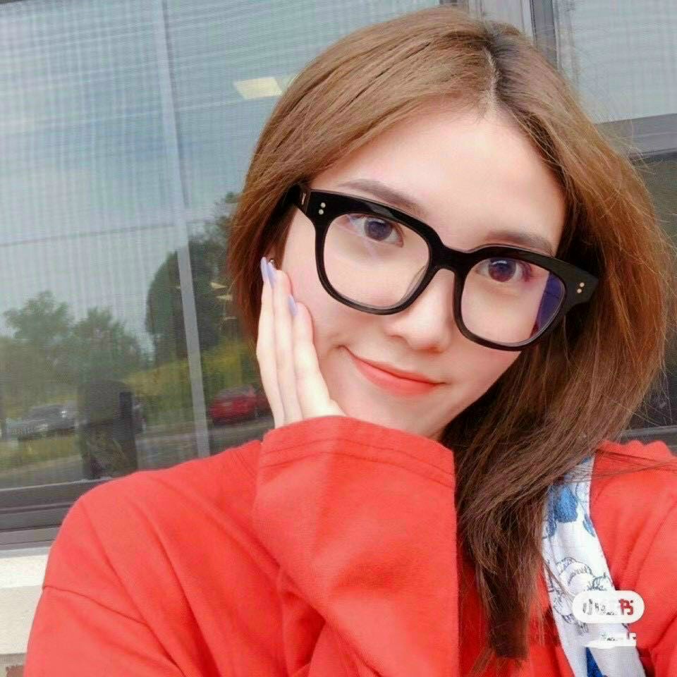 Kính mát nữ Hàn Quốc thời trang hot trend 2021 chữ V  hai chấm dọc gọng vuông chống tia UV tia cực tím