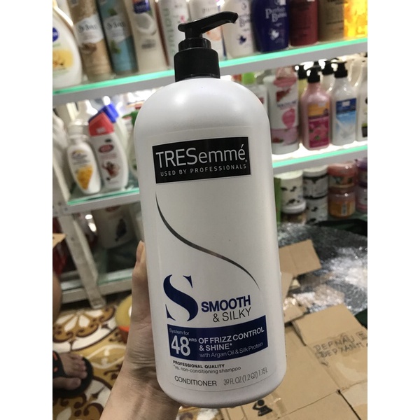 Dầu xả Tresemme suôn mượt dưỡng ẩm, dầu xả vào nếp tóc nhập khẩu Mỹ chính hãng 1.15L