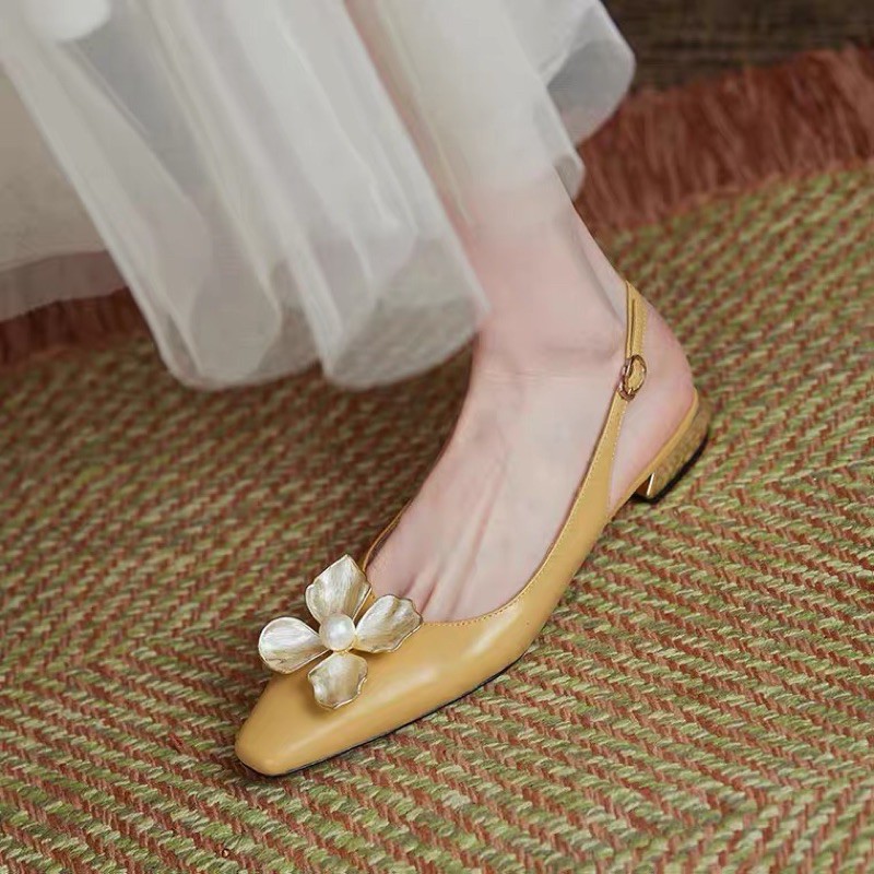 Giày mũi nhọn đế thấp hot 2021