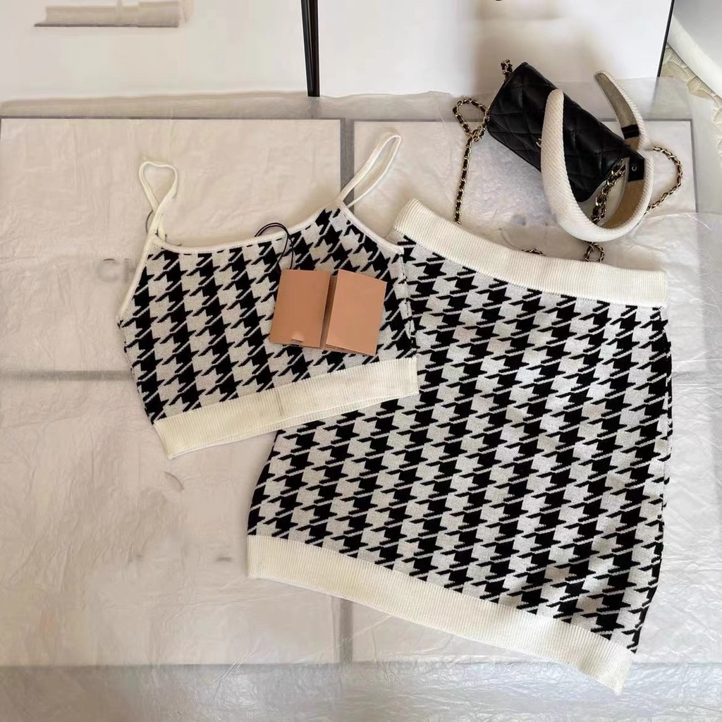 QKOOLE  Bộ Áo croptop Dệt Kim + Chân Váy Ôm Dáng Kiểu Hàn Quốc Xinh Xắn Cho Nữ