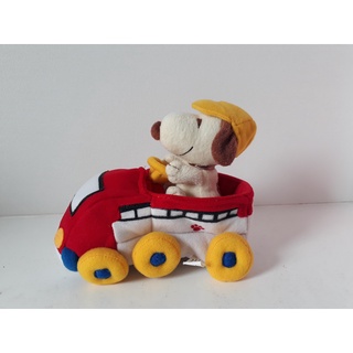 Gấu bông Snoopy chạy xe