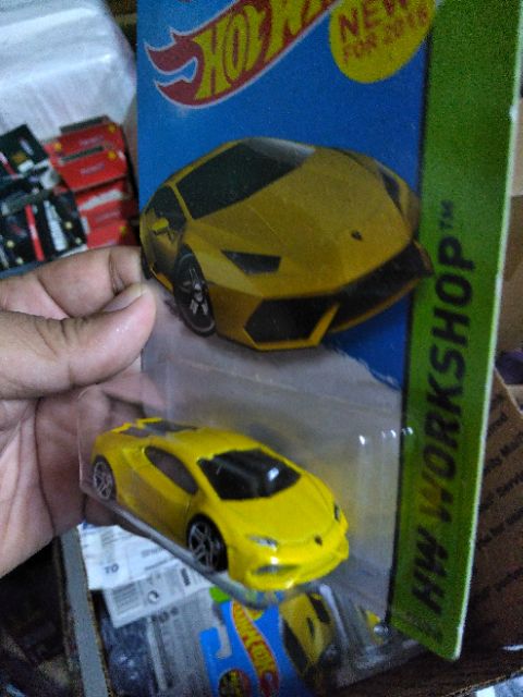 Xe Hotwheels Lamborghini Huracan Yellow color , hàng hiếm giá rẻ