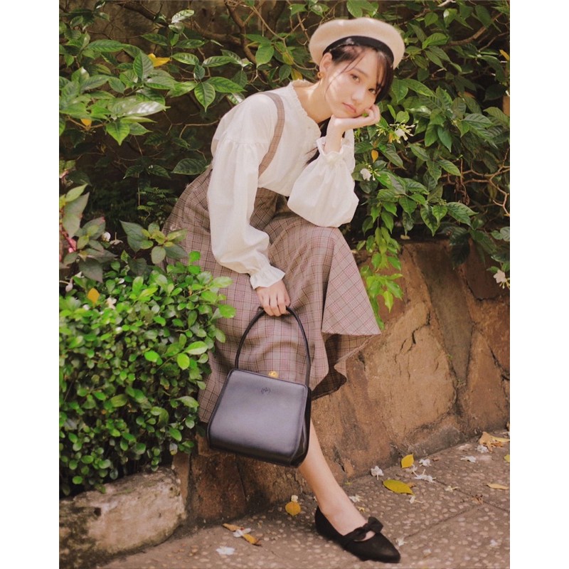 The19club - Chân váy yếm kẻ Madison | BigBuy360 - bigbuy360.vn