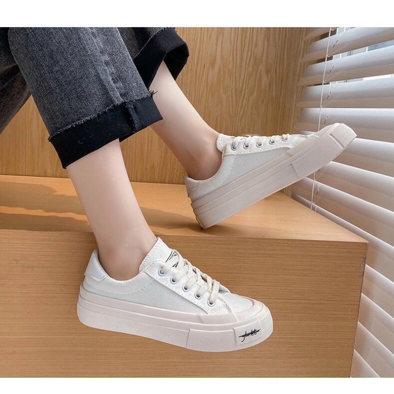 (ảnh thật) giày nữ basic chữ kí mũi dễ phối đồ lứa tuổi học sinh