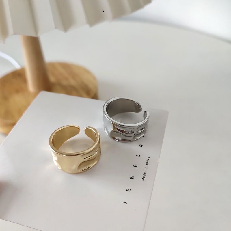 Nhẫn đeo tay kiểu dáng đơn giản thời trang