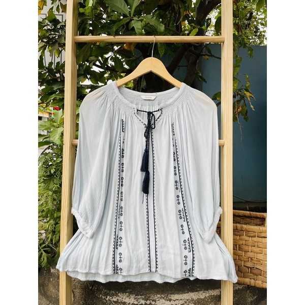 Áo thêu Hàn secondhand