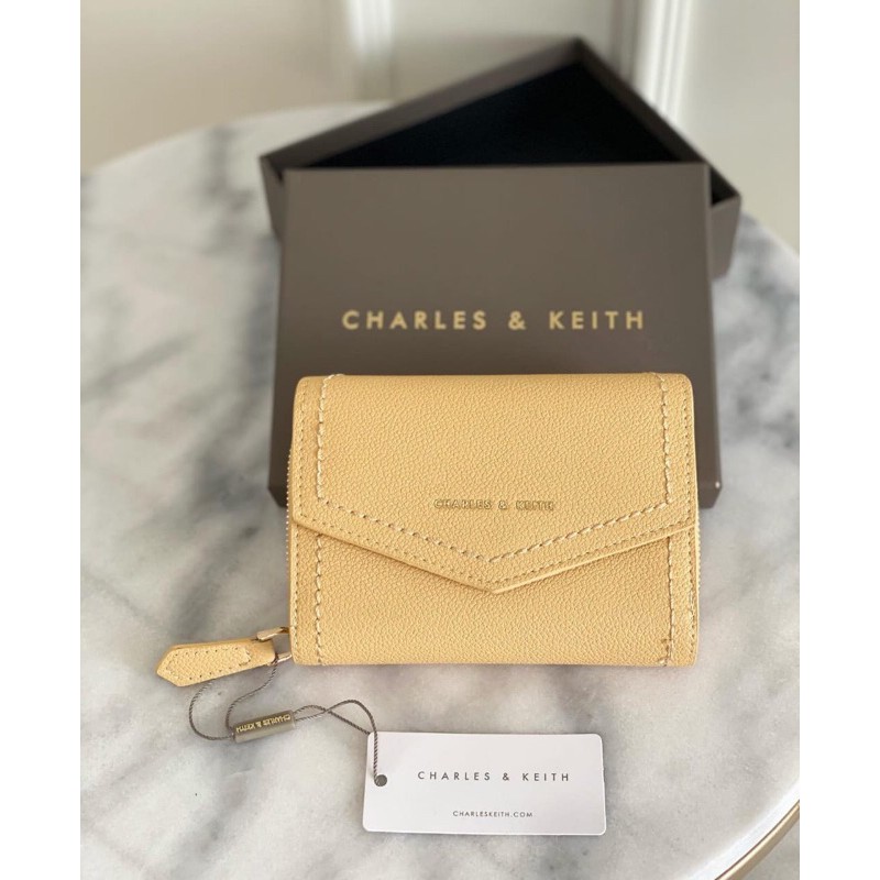 Ví Đựng Thẻ Dáng Bao Thư Hiệu Charles And Keith C961 Giá Đỡ