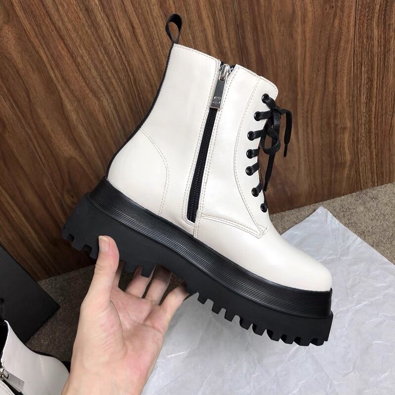 Boot martin màu trắng - đế đen nổi bật cá tính