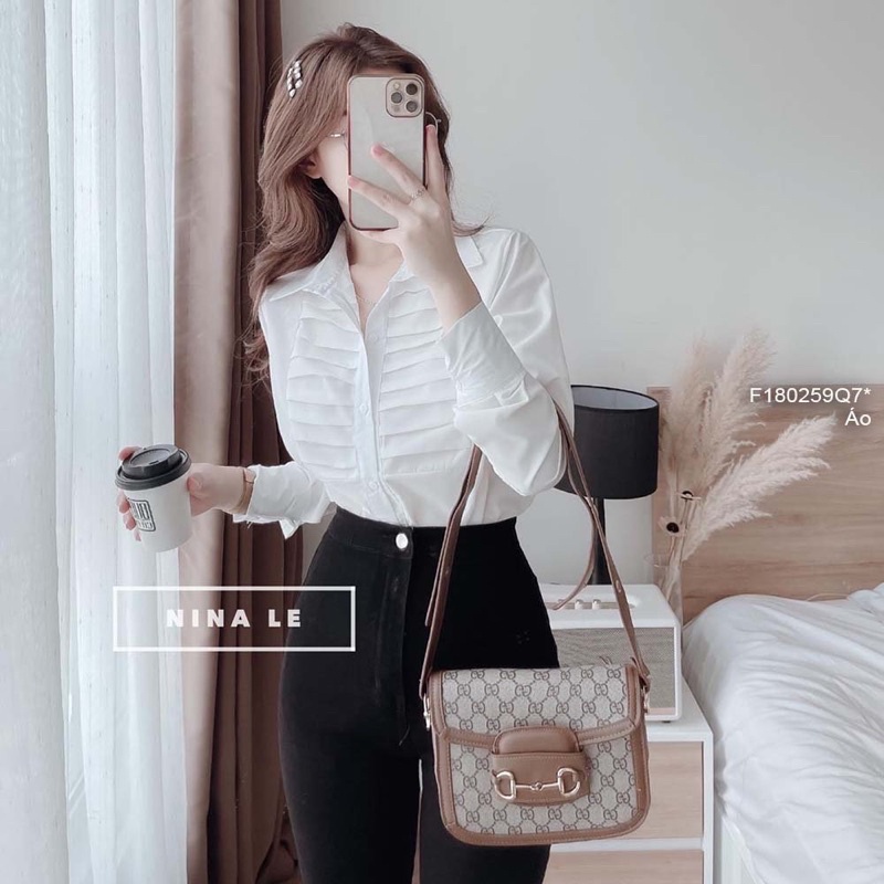Áo sơ mi trắng ngực xếp ly