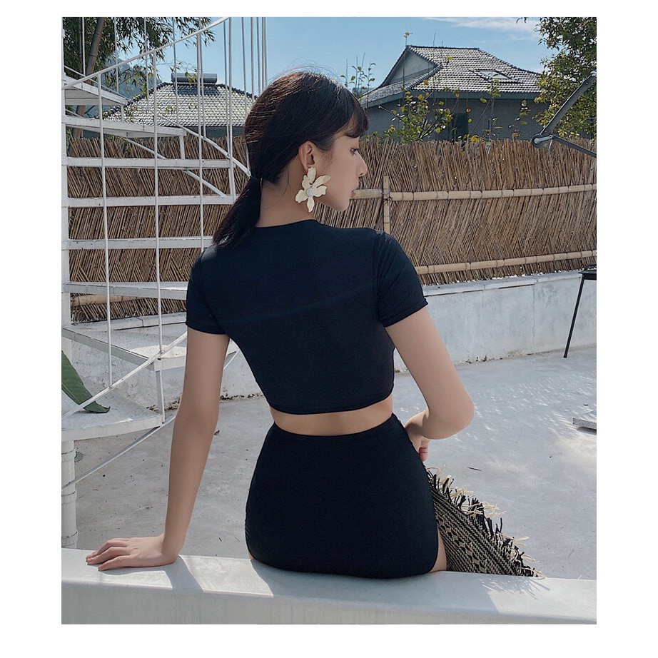 Bikini 2 mảnh áo tay ngắn cột nơ bụng mix quần nhún 2 bên hông kín đáo, chất liệu co dãn thoải mái