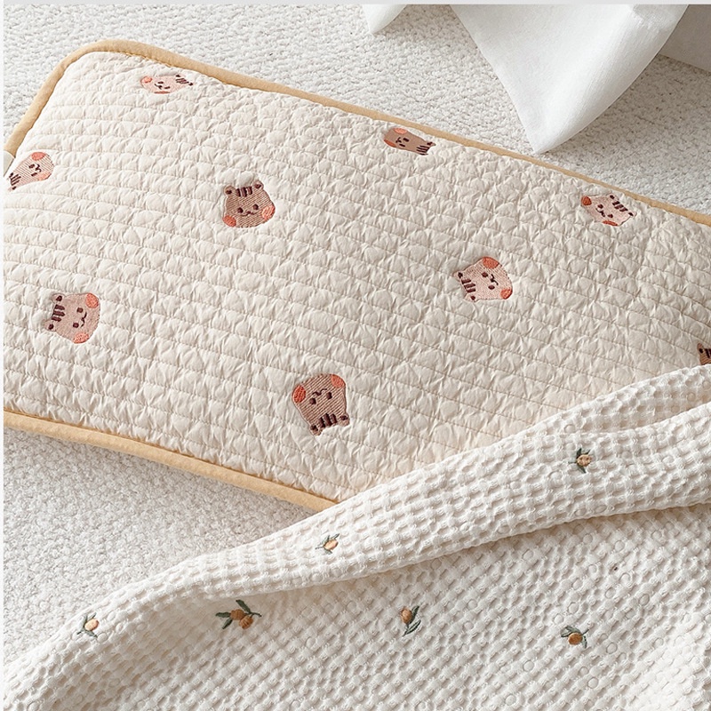 Gối Cotton Lưới Thoáng Khí Thấm Hút Mồ Hôi Thêu Họa Tiết Xinh Xắn Cho Bé