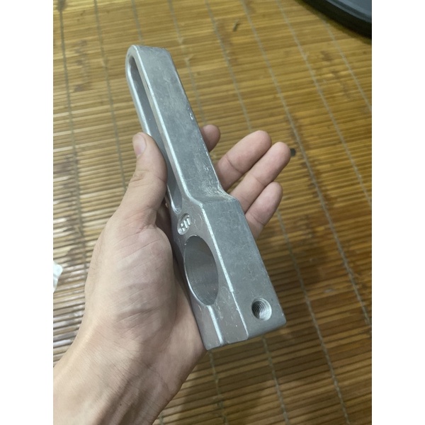 Tay kẹp nhôm giữ xi lanh 32 kẹp phôi