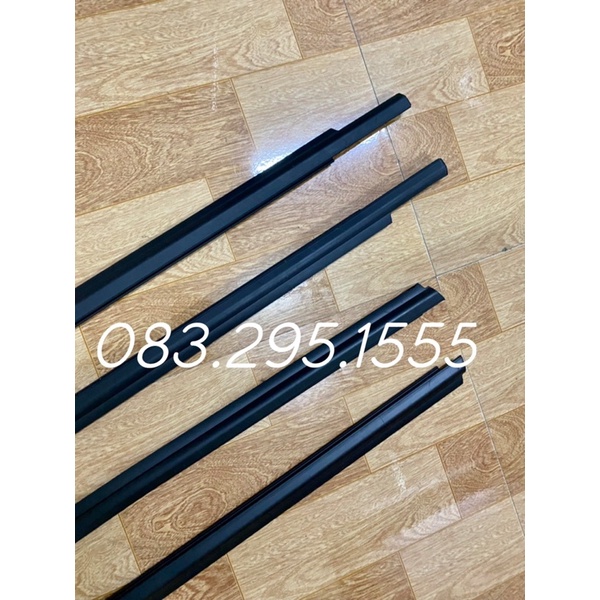 Nẹp chân kính ngoài Innova 05 - 15