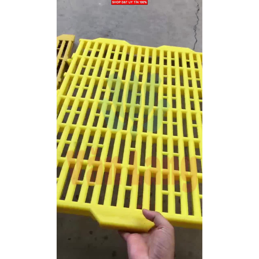 Tấm lót Sàn Nhựa Sunpet cho chó , mèo , lợn khổ  40cm x 56cm có độ đàn hồi, dẻo dai, dễ vệ sinh