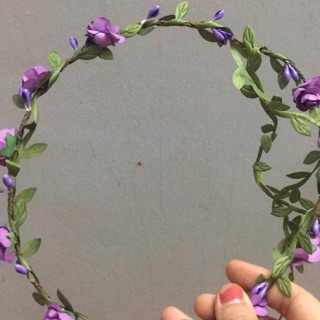 Vòng hoa đội đầu