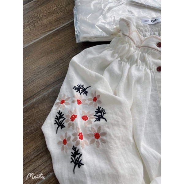 Áo thêu hoa vải xô đũi mềm mại phong cách Hàn