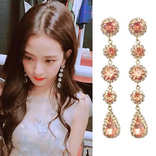 Bông tai Jisoo Blackpink lấp lánh