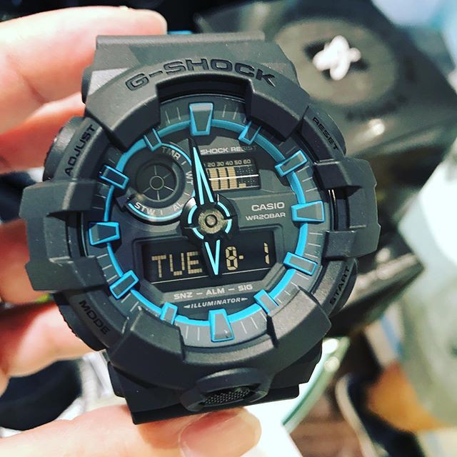 Đồng hồ nam Casio G Shock GA-700SE-1A2DR Layered Neon Color - Dây Hai Màu Phiên Bản Giới Hạn