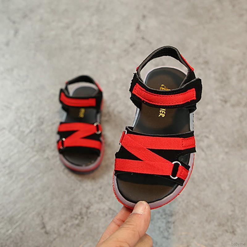 Giày sandals có đèn LED năng động cho bé