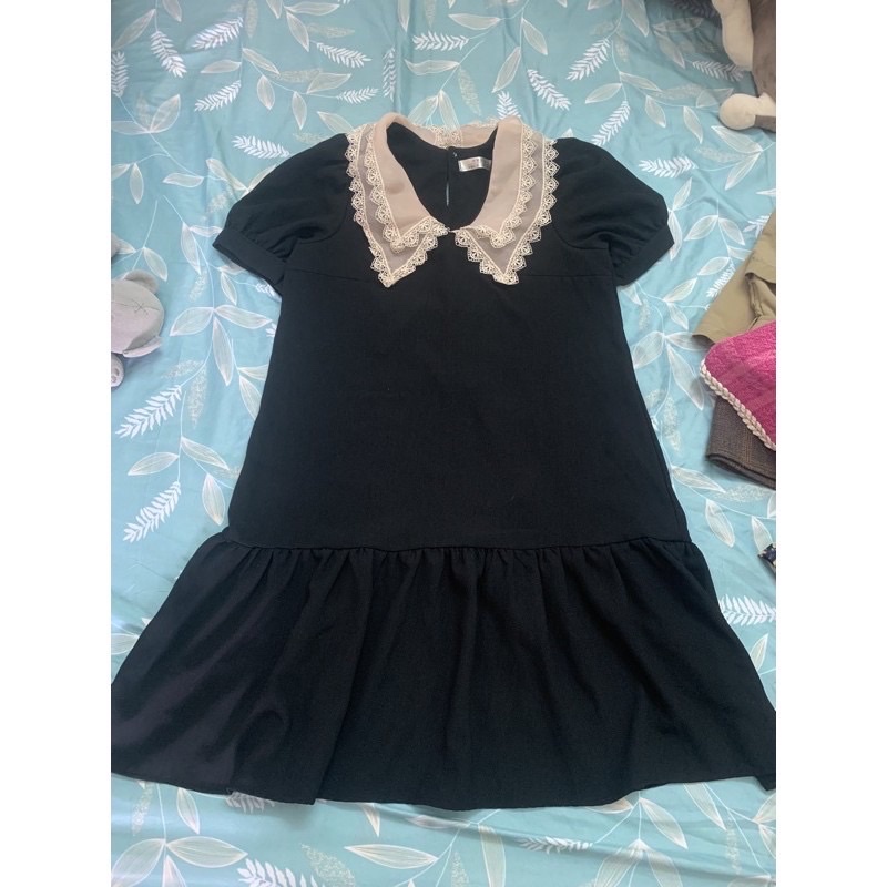 Đầm suông cổ bèo