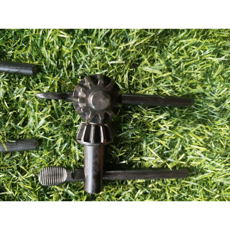 Khóa tay vặn mở bầu khoan 16mm.