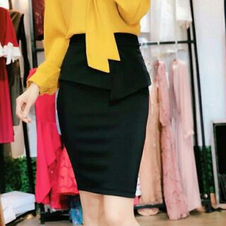 CHÂN VÁY BÚT CHÌ vạt cách điệu.