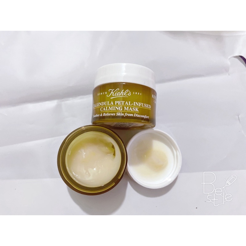 Hàng sẵn mặt nạ hoa cúc