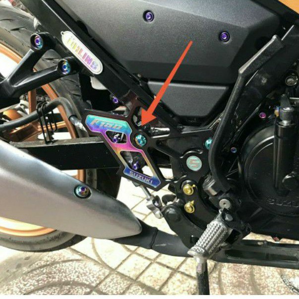 Nẹp Sườn Che Pen RAIDER/SATRIA FI Mẫu Mới Phối Tem Titan