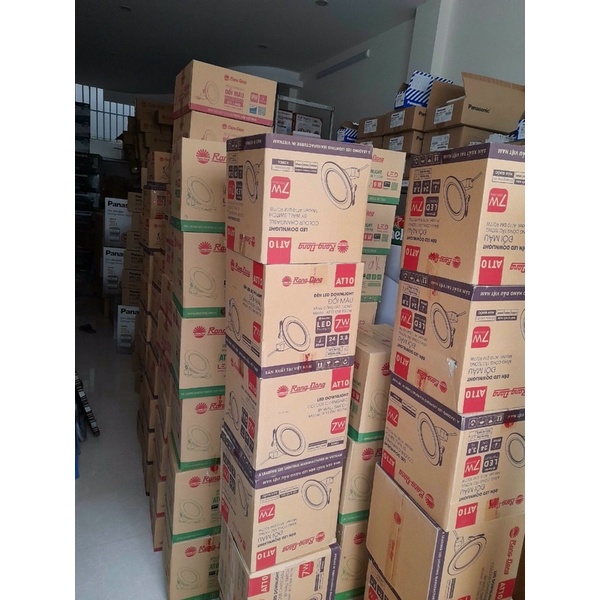 Đèn Led âm trần 3W,7W, 9W  Rạng Đông, màu vàng ,trắng , lỗ khoét trần 76,90,110mm. Bóng đổi màu viền bạc.Bảo hành 2 năm