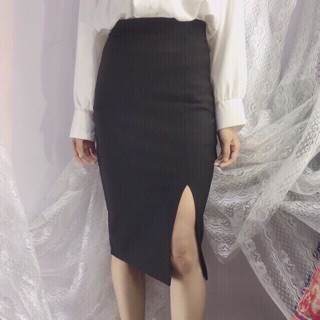 Chân váy xẻ trước