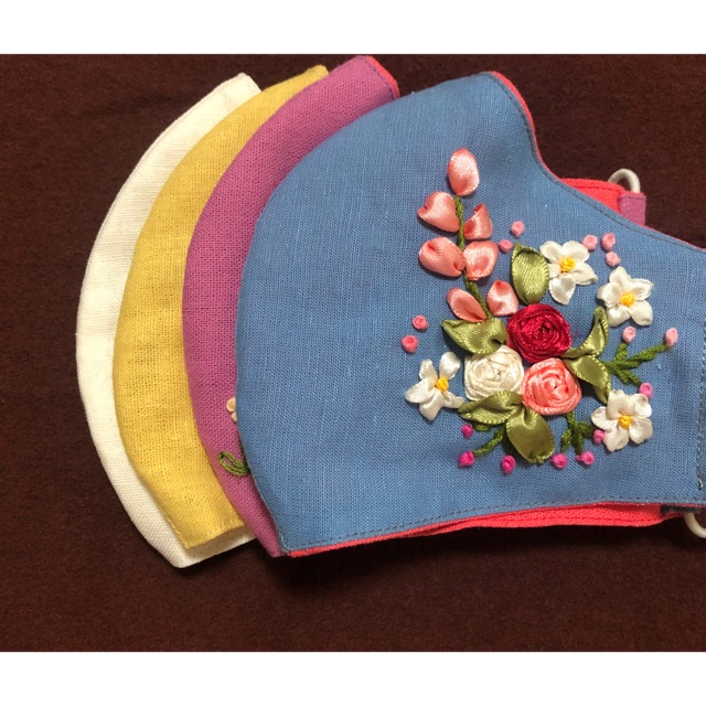 Khẩu trang thêu handmade(màu bên trong phối cực xinh)