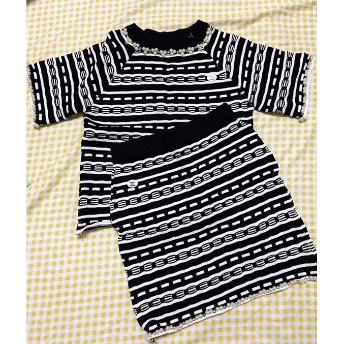 set len áo croptop cộc kèm váy ngắn đính ngọc