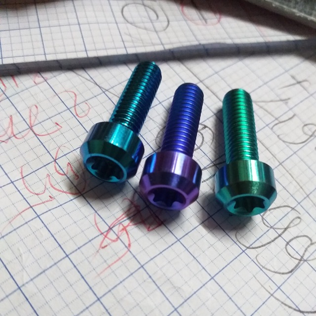 ốc titan đầu tròn 6mm 2 phân